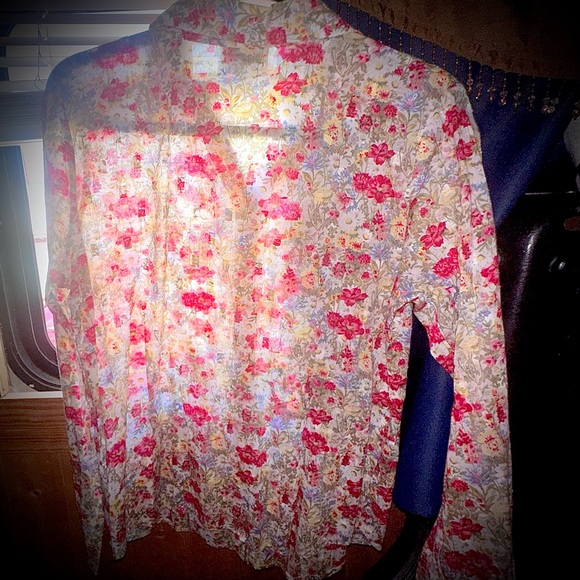 (Coldwater Creek) PM Floral Button-Down - Picture 4 of 7